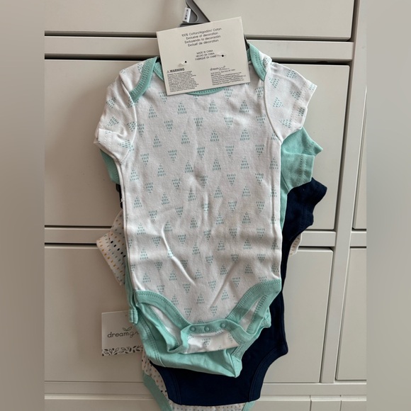 DREAM GRO 4 piece onesie set - Picture 7 of 9